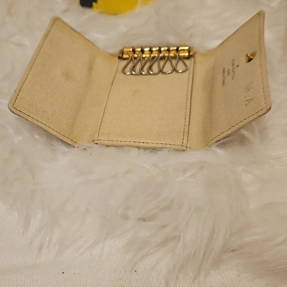 Louis Vuitton Damier Azur 6 Ring Key Case Holder - Picture 7 of 11